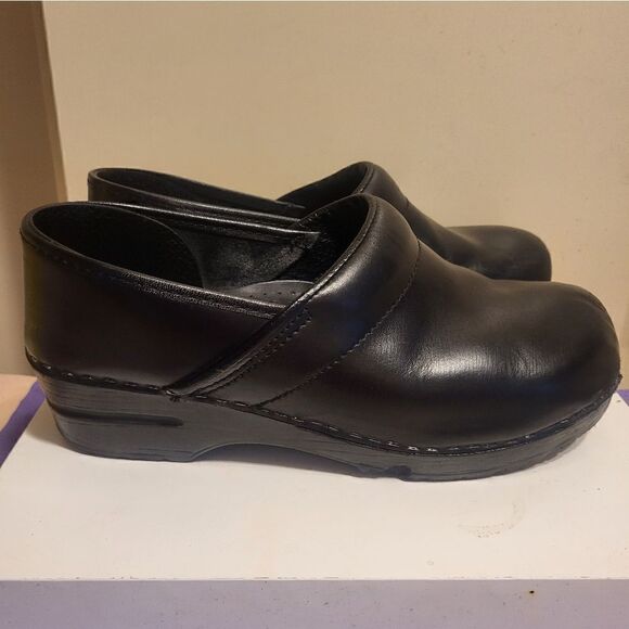 Dansko Professional Smooth Black Leather Closed Back Clogs Sz.11/41 Ret.$145 - Picture 2 of 7